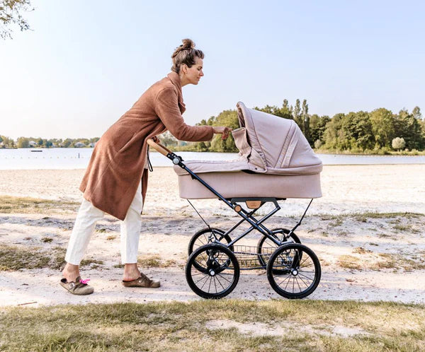 Dänische Kinderwagen