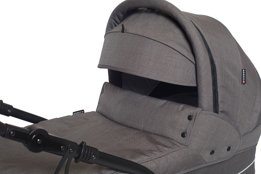 Nordic Compact Dusty Green - von Basson Baby
